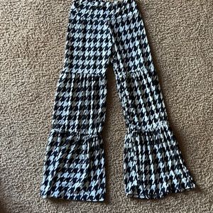 Very cute girls pants size Medium